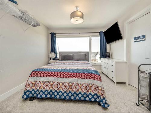 824 Coalbrook Close West, Lethbridge, AB - Indoor Photo Showing Bedroom