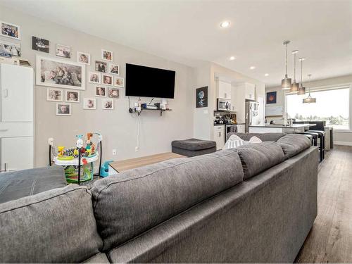 824 Coalbrook Close West, Lethbridge, AB - Indoor Photo Showing Living Room