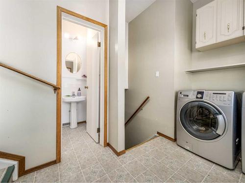 557 Schofield Street, Pincher Creek, AB - Indoor Photo Showing Laundry Room