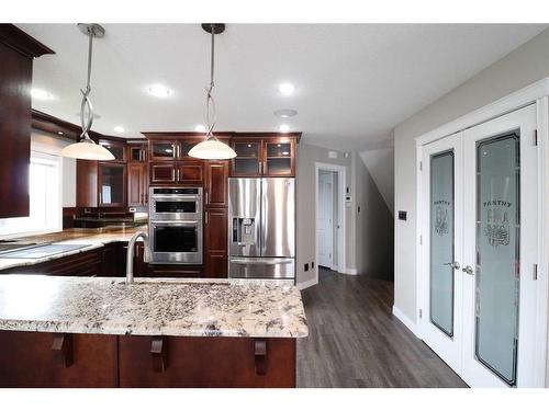 128 Gateway Mews South, Lethbridge, AB - Indoor Photo Showing Kitchen With Upgraded Kitchen