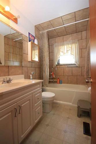 155025 Hwy 524, Rural Taber, M.D. Of, AB - Indoor Photo Showing Bathroom