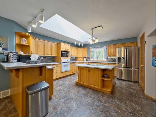 1802 Evergreen Drive, Hillcrest, AB - Indoor Photo Showing Kitchen