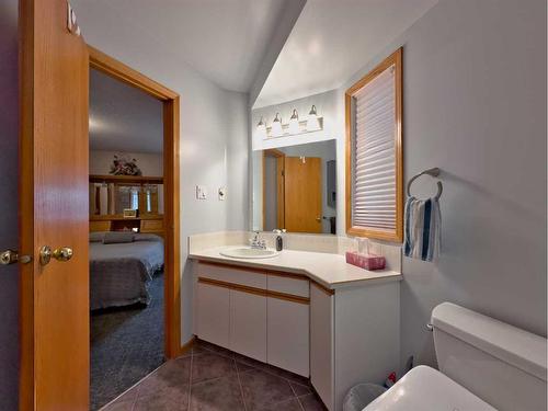 1802 Evergreen Drive, Hillcrest, AB - Indoor Photo Showing Bathroom
