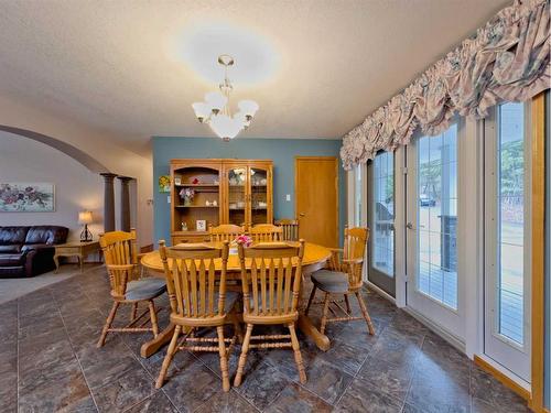 1802 Evergreen Drive, Hillcrest, AB - Indoor Photo Showing Dining Room