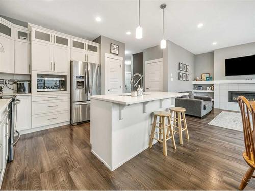 23 Moonlight Boulevard West, Lethbridge, AB - Indoor Photo Showing Kitchen With Upgraded Kitchen