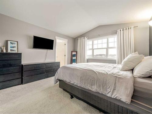 23 Moonlight Boulevard West, Lethbridge, AB - Indoor Photo Showing Bedroom