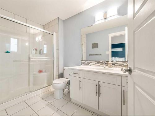 23 Moonlight Boulevard West, Lethbridge, AB - Indoor Photo Showing Bathroom