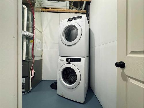 641 Marie Van Haarlem Crescent North, Lethbridge, AB - Indoor Photo Showing Laundry Room