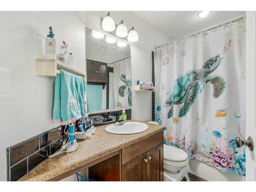 1122 Briar Road, Pincher Creek, AB - Indoor Photo Showing Bathroom