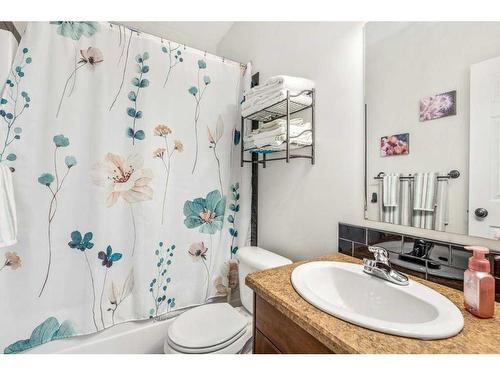 1122 Briar Road, Pincher Creek, AB - Indoor Photo Showing Bathroom