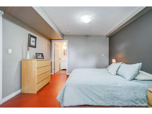 1027 Livingston Way, Pincher Creek, AB - Indoor Photo Showing Bedroom