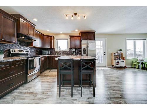 1027 Livingston Way, Pincher Creek, AB - Indoor Photo Showing Kitchen With Upgraded Kitchen