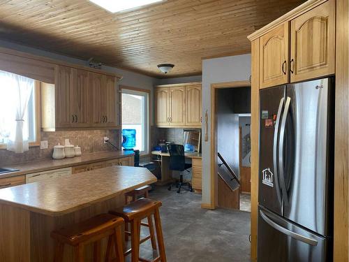 5512 Range Road 29-0, Pincher Creek, AB - Indoor Photo Showing Kitchen