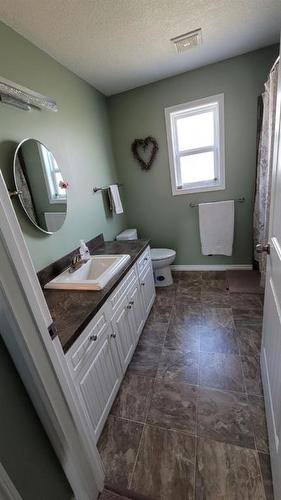359 3 Avenue West, Cardston, AB - Indoor Photo Showing Bathroom