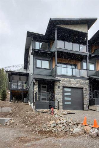429 Starlight Way, Rural Pincher Creek No. 9, M.D. Of, AB - Outdoor With Balcony With Facade