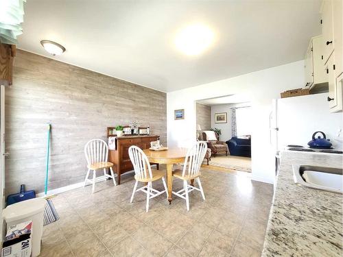 31 Mountain Vista Estates Drive, Hill Spring, AB - Indoor Photo Showing Dining Room