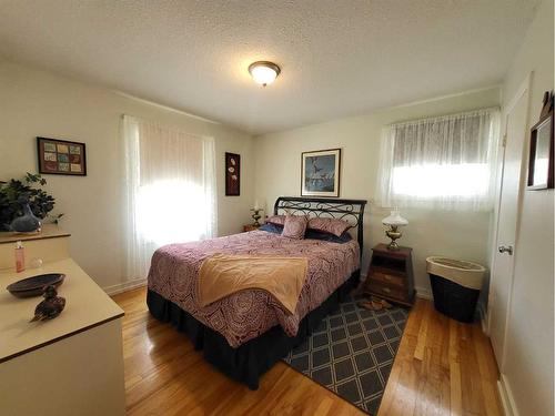 31 Mountain Vista Estates Drive, Hill Spring, AB - Indoor Photo Showing Bedroom