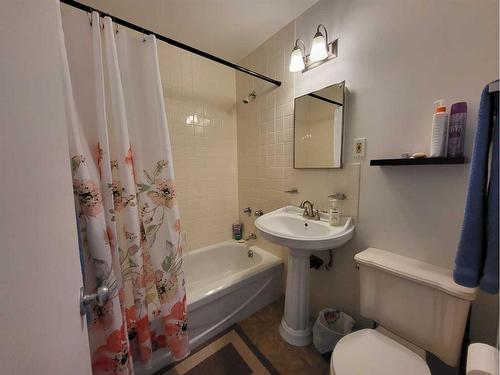 31 Mountain Vista Estates Drive, Hill Spring, AB - Indoor Photo Showing Bathroom