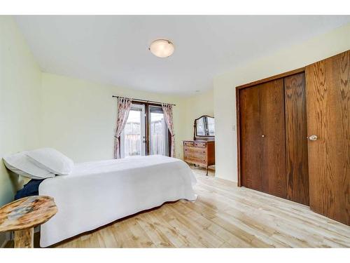 877 Kettles Street, Pincher Creek, AB - Indoor Photo Showing Bedroom