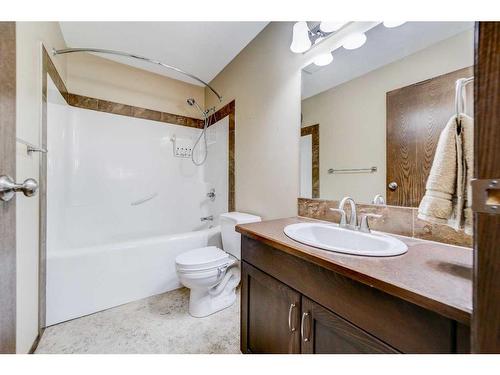 877 Kettles Street, Pincher Creek, AB - Indoor Photo Showing Bathroom