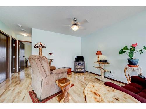 877 Kettles Street, Pincher Creek, AB - Indoor Photo Showing Living Room