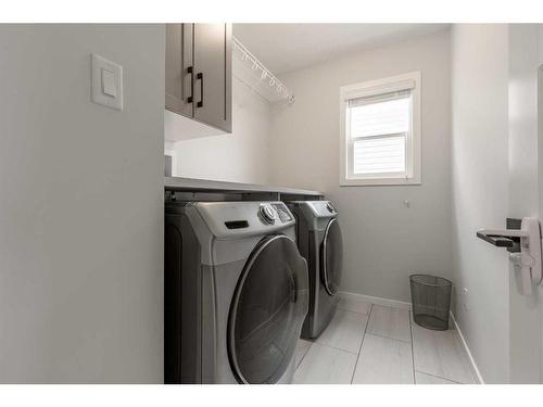934 Miners Boulevard West, Lethbridge, AB - Indoor Photo Showing Laundry Room