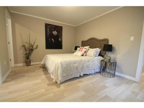 14 Meadows Crescent, Taber, AB - Indoor Photo Showing Bedroom