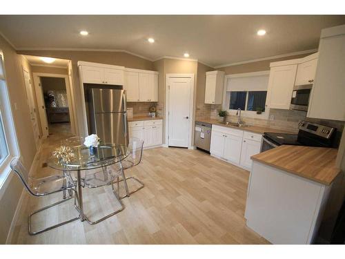 14 Meadows Crescent, Taber, AB - Indoor Photo Showing Kitchen