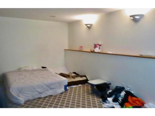 220 Mt. Alderson Crescent West, Lethbridge, AB - Indoor Photo Showing Bedroom