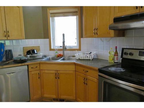220 Mt. Alderson Crescent West, Lethbridge, AB - Indoor Photo Showing Kitchen With Double Sink