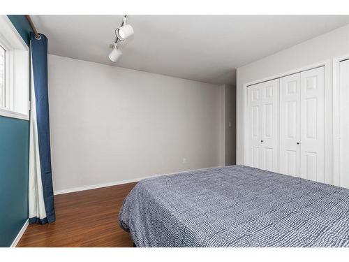 202 Mt Blakiston Road West, Lethbridge, AB - Indoor Photo Showing Bedroom