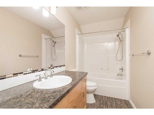 409 Stonecrest Terrace West, Lethbridge, AB - Indoor Photo Showing Bathroom