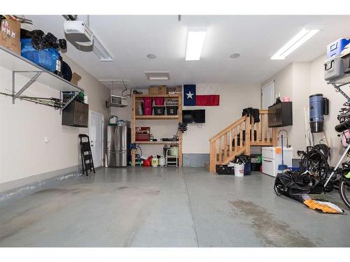 409 Stonecrest Terrace West, Lethbridge, AB - Indoor Photo Showing Garage