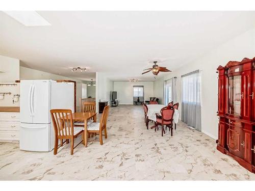 338 4A Street, Stirling, AB - Indoor Photo Showing Dining Room