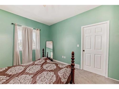 338 4A Street, Stirling, AB - Indoor Photo Showing Bedroom