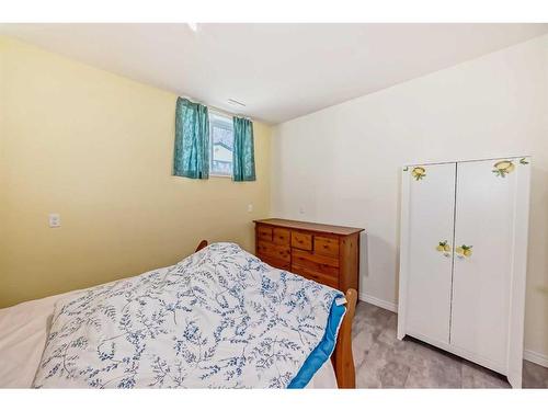 338 4A Street, Stirling, AB - Indoor Photo Showing Bedroom