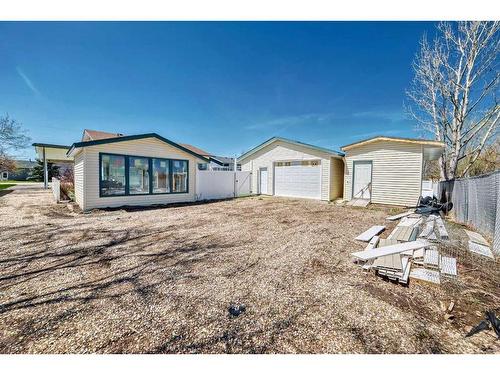 338 4A Street, Stirling, AB - Outdoor With Deck Patio Veranda