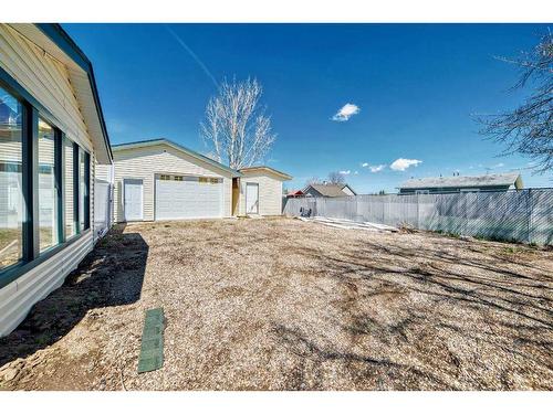 338 4A Street, Stirling, AB - Outdoor