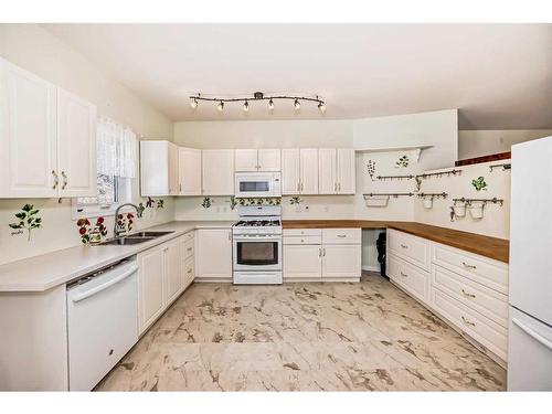 338 4A Street, Stirling, AB - Indoor Photo Showing Kitchen With Double Sink