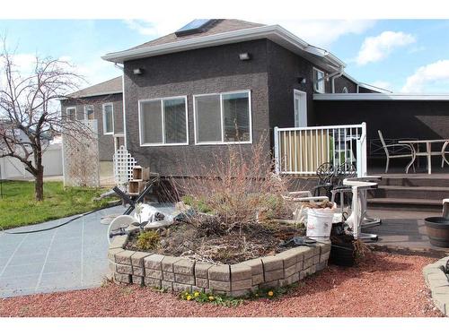 72 3 Rd Avenue East, Cardston, AB - Outdoor