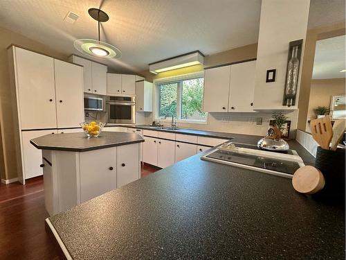 14 Kings Road South, Lethbridge, AB - Indoor Photo Showing Kitchen With Double Sink