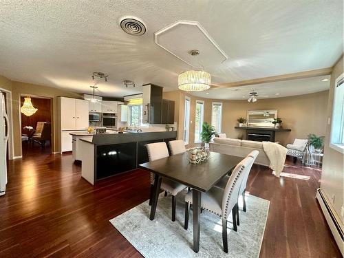 14 Kings Road South, Lethbridge, AB - Indoor Photo Showing Dining Room