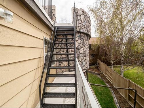 14 Kings Road South, Lethbridge, AB - Outdoor With Exterior