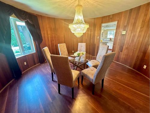 14 Kings Road South, Lethbridge, AB - Indoor Photo Showing Dining Room