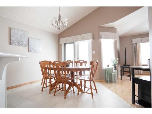 10 Fairmont Garden Road South, Lethbridge, AB - Indoor Photo Showing Dining Room