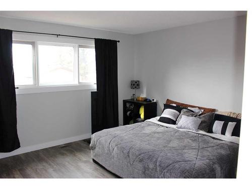 619 Centennial Avenue, Picture Butte, AB - Indoor Photo Showing Bedroom
