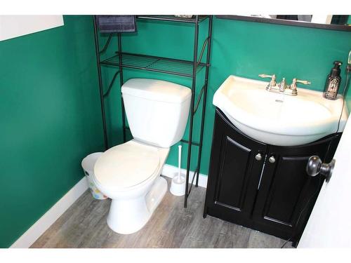 619 Centennial Avenue, Picture Butte, AB - Indoor Photo Showing Bathroom