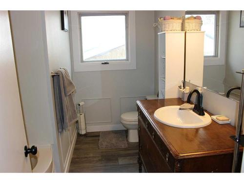 619 Centennial Avenue, Picture Butte, AB - Indoor Photo Showing Bathroom