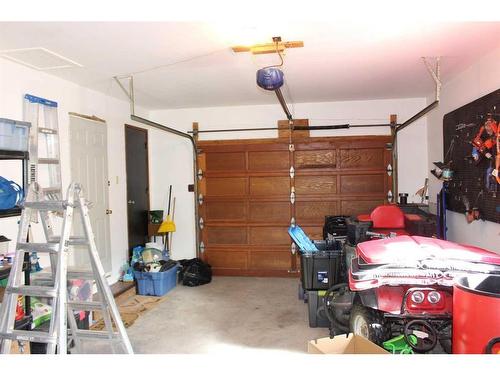 619 Centennial Avenue, Picture Butte, AB - Indoor Photo Showing Garage