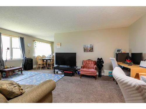 1721 14 Avenue South, Lethbridge, AB - Indoor Photo Showing Living Room